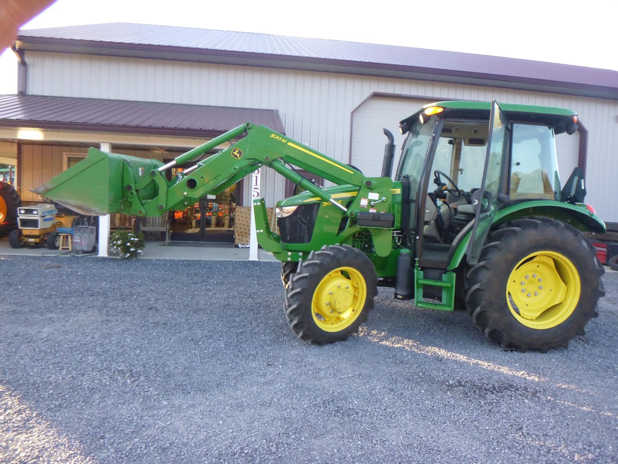 2019 John Deere 5075E Tractor
