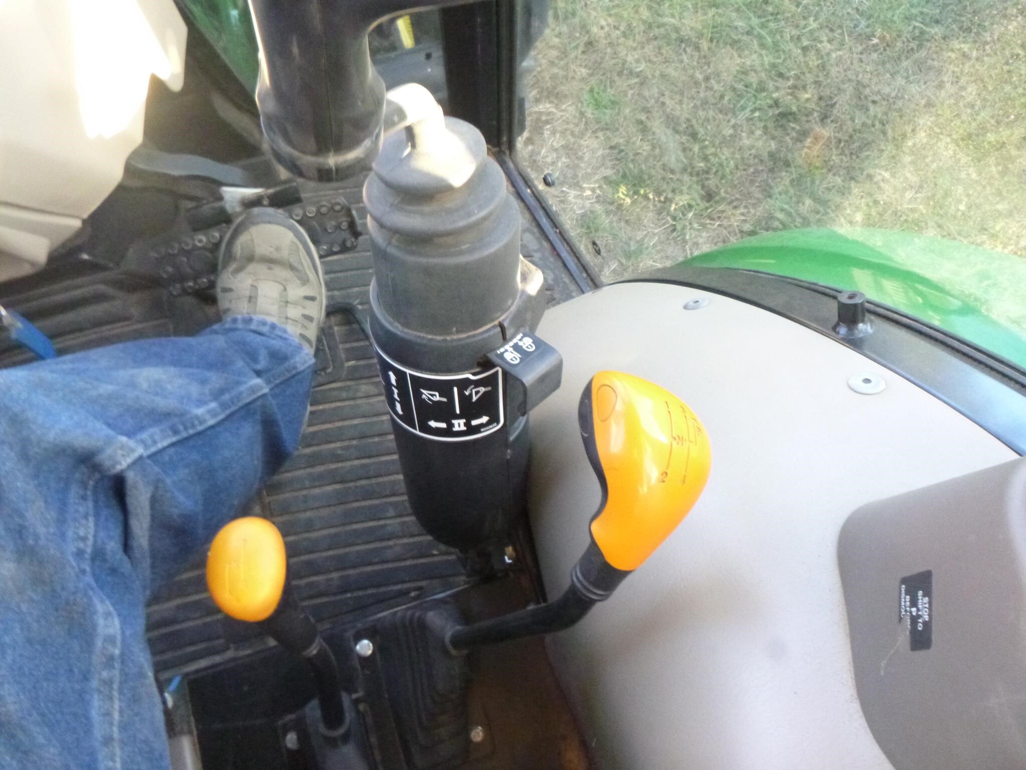 2019 John Deere 5075E Tractor