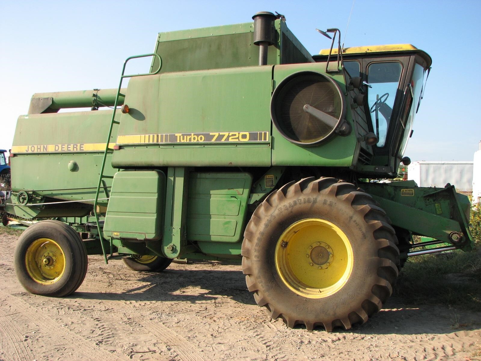 1982 John Deere 7720 Combine