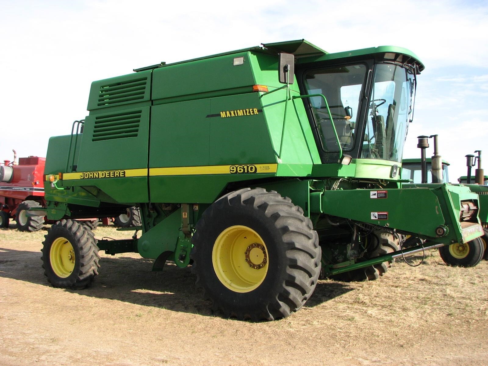 1998 John Deere 9610 Combine