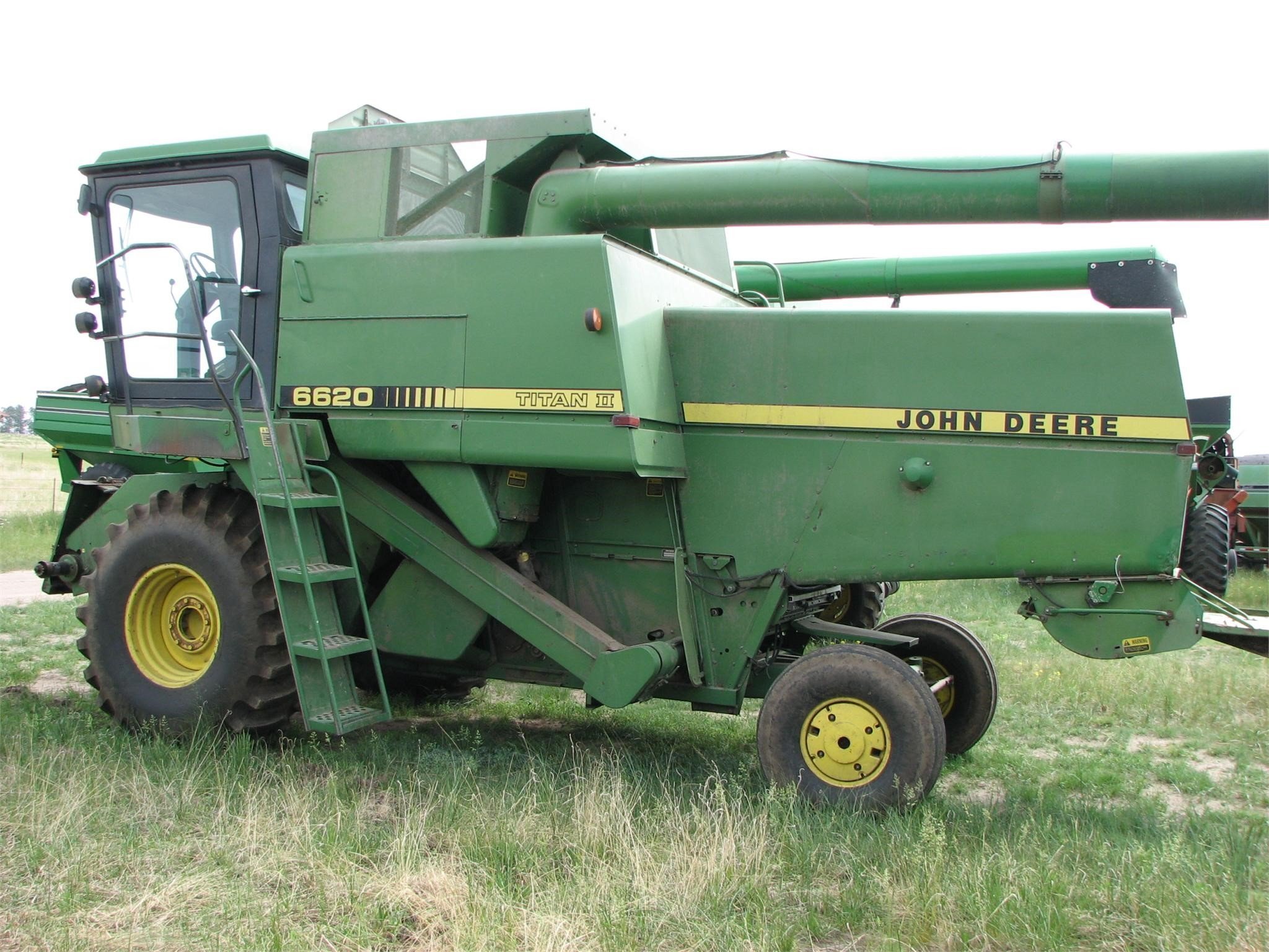 1986 John Deere 6620 Titan II Combine