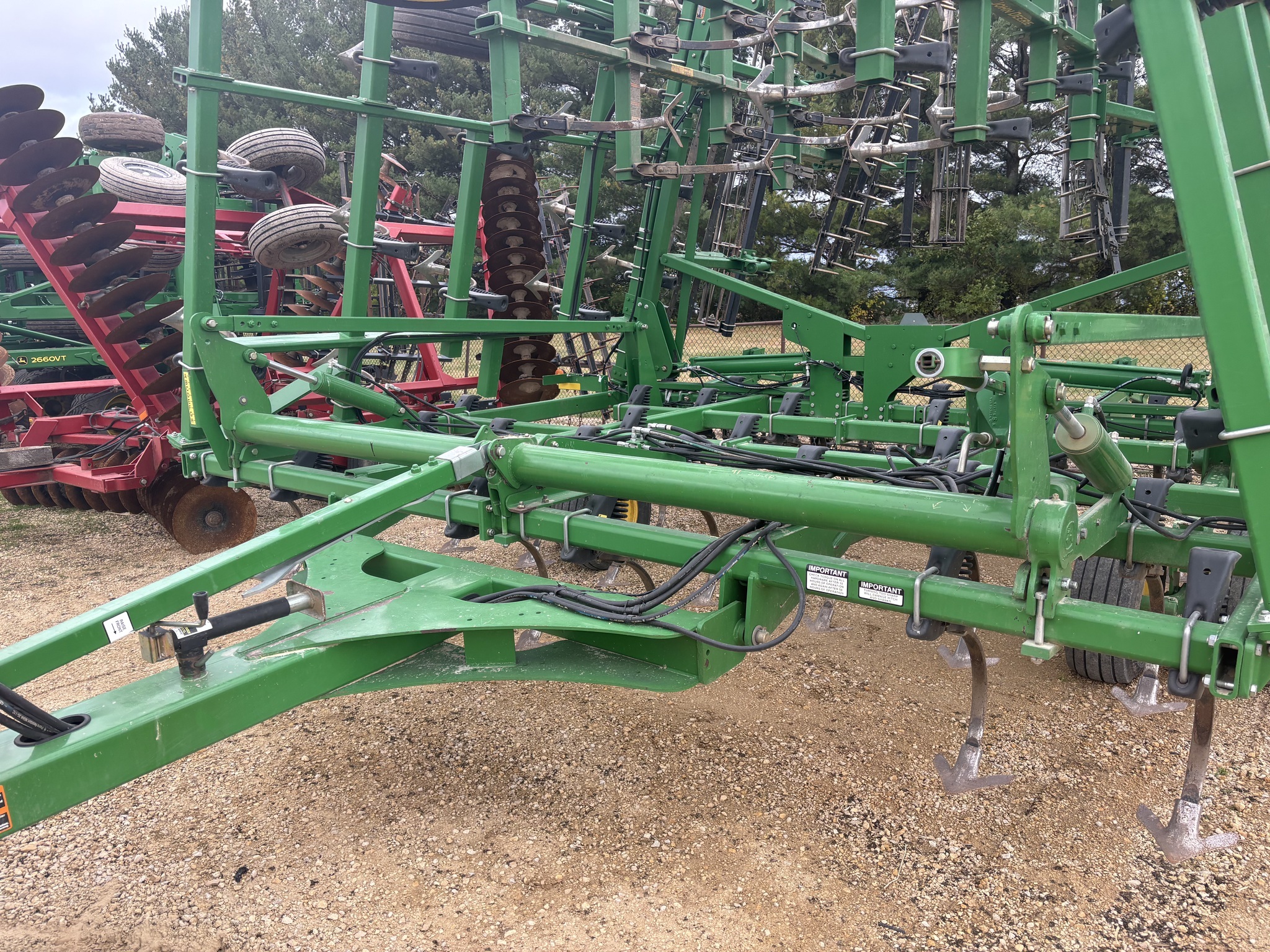 2014 John Deere 2210 Field Cultivator