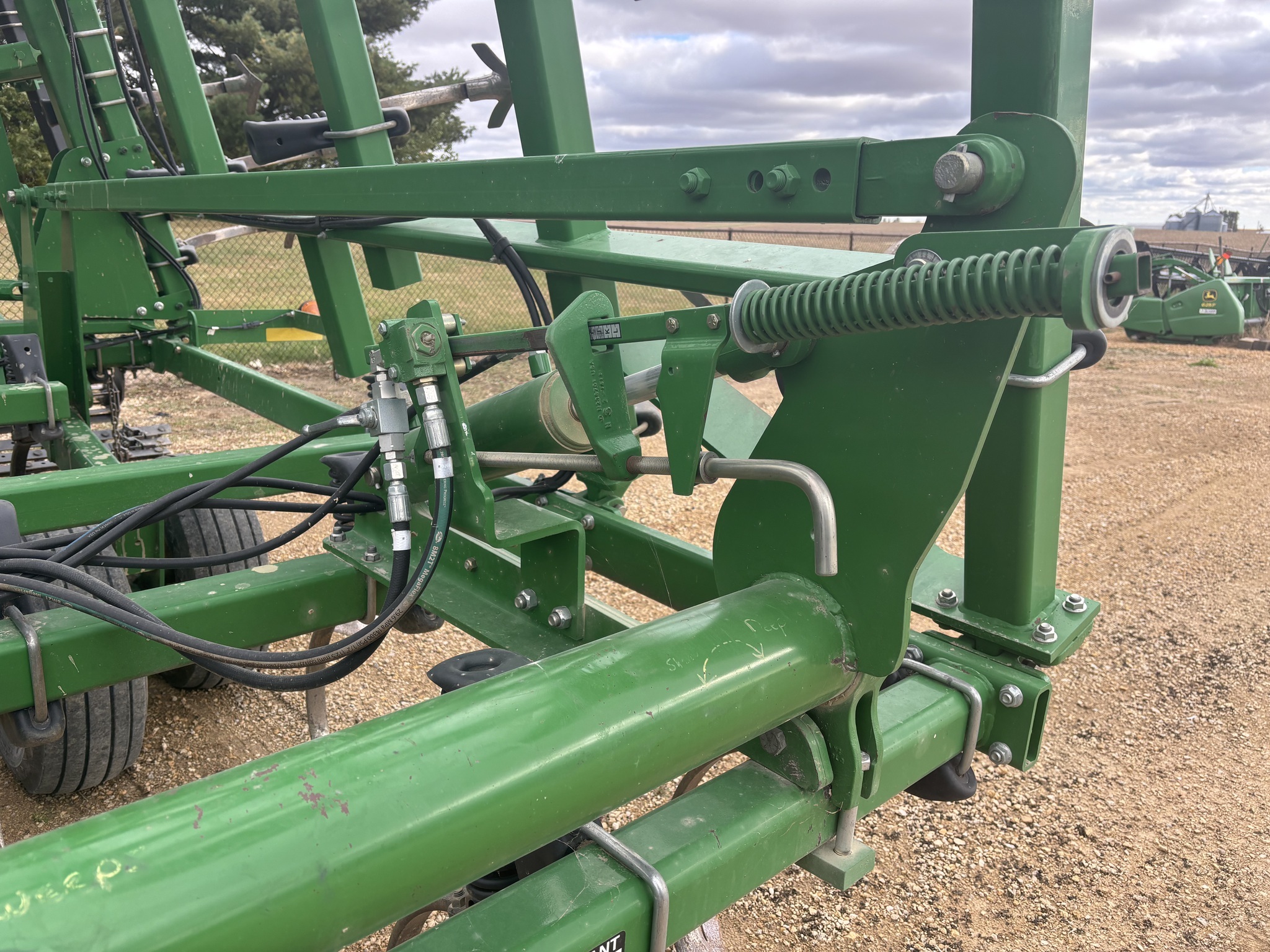 2014 John Deere 2210 Field Cultivator