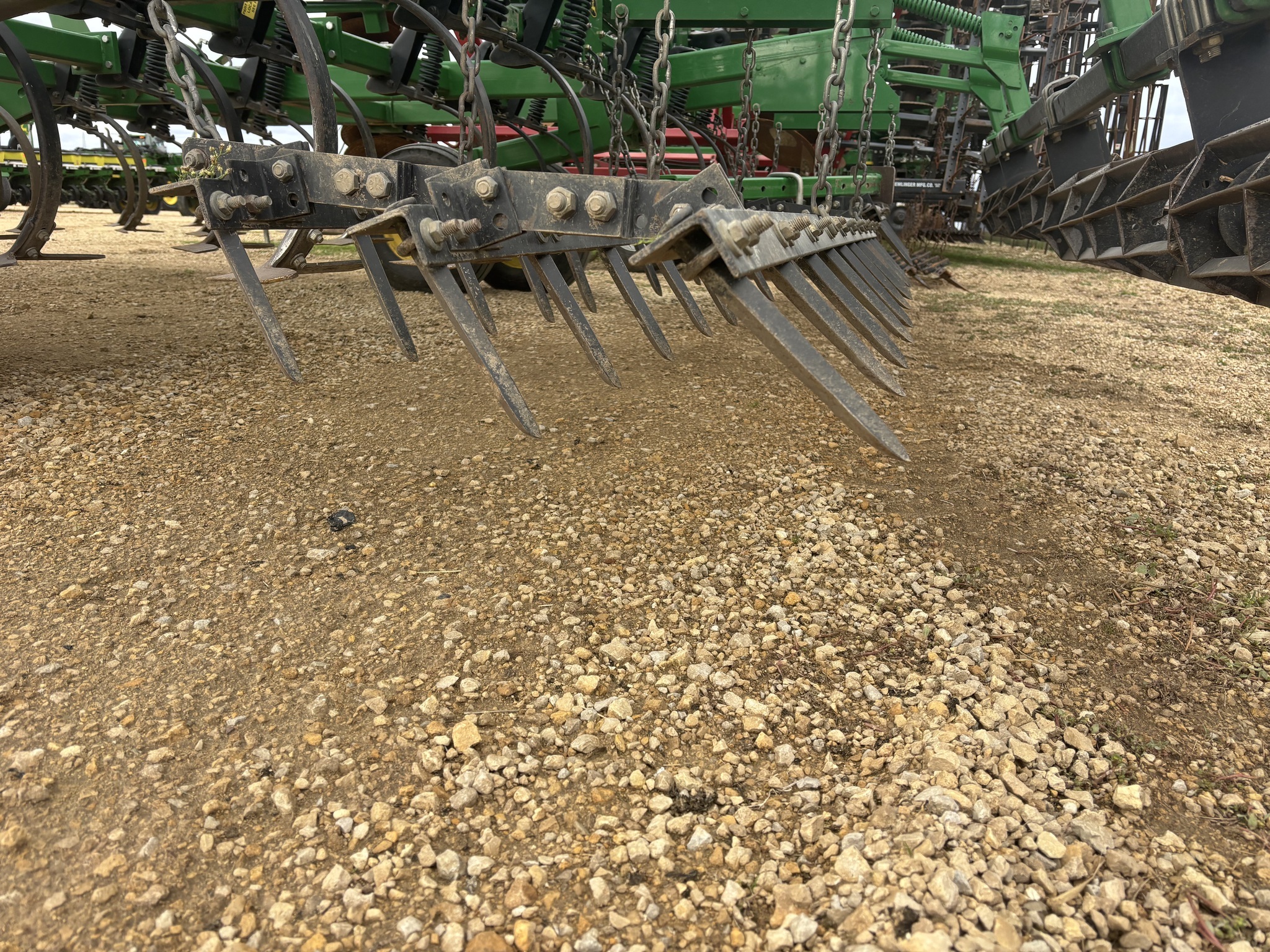 2014 John Deere 2210 Field Cultivator