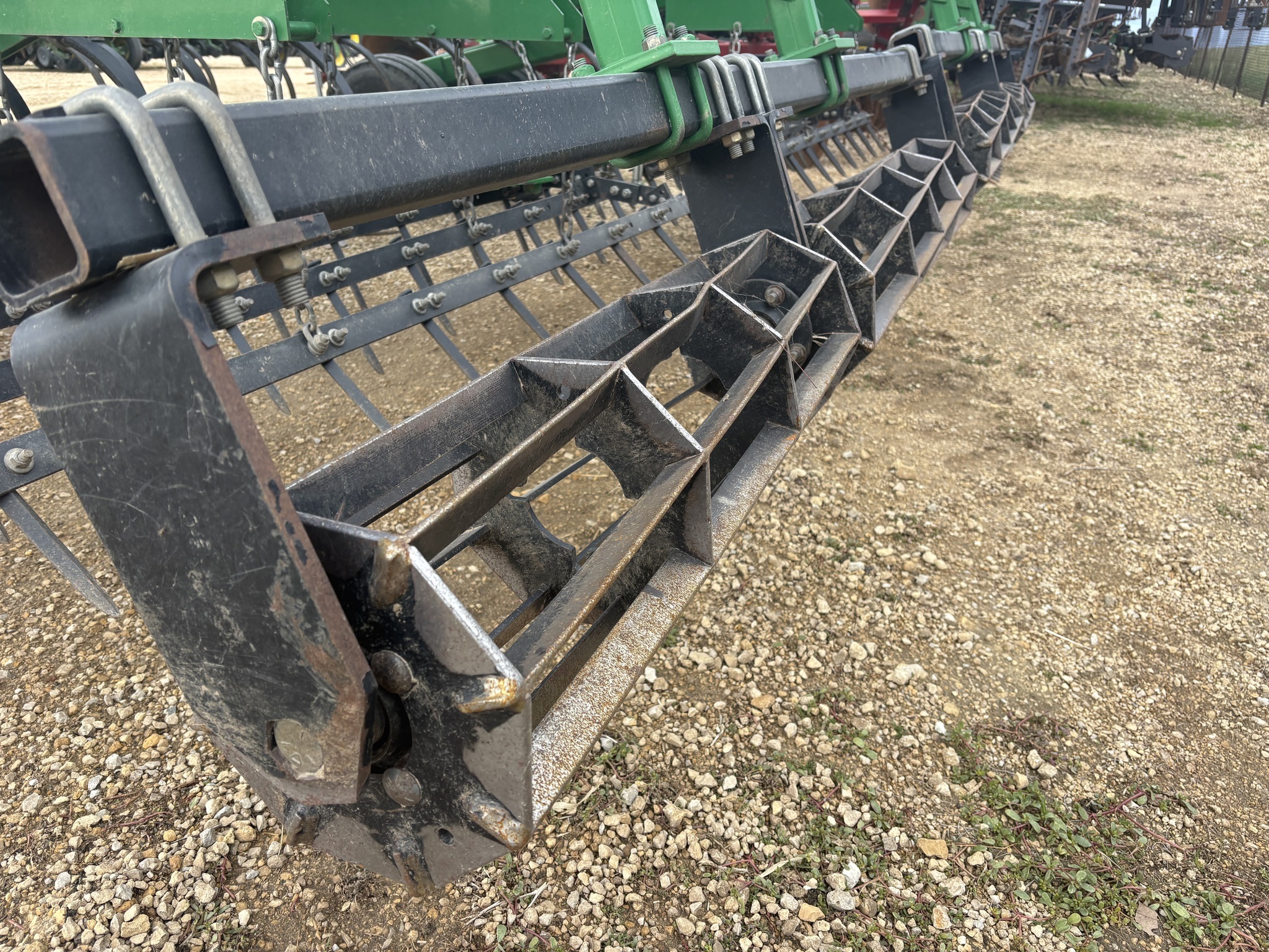 2014 John Deere 2210 Field Cultivator