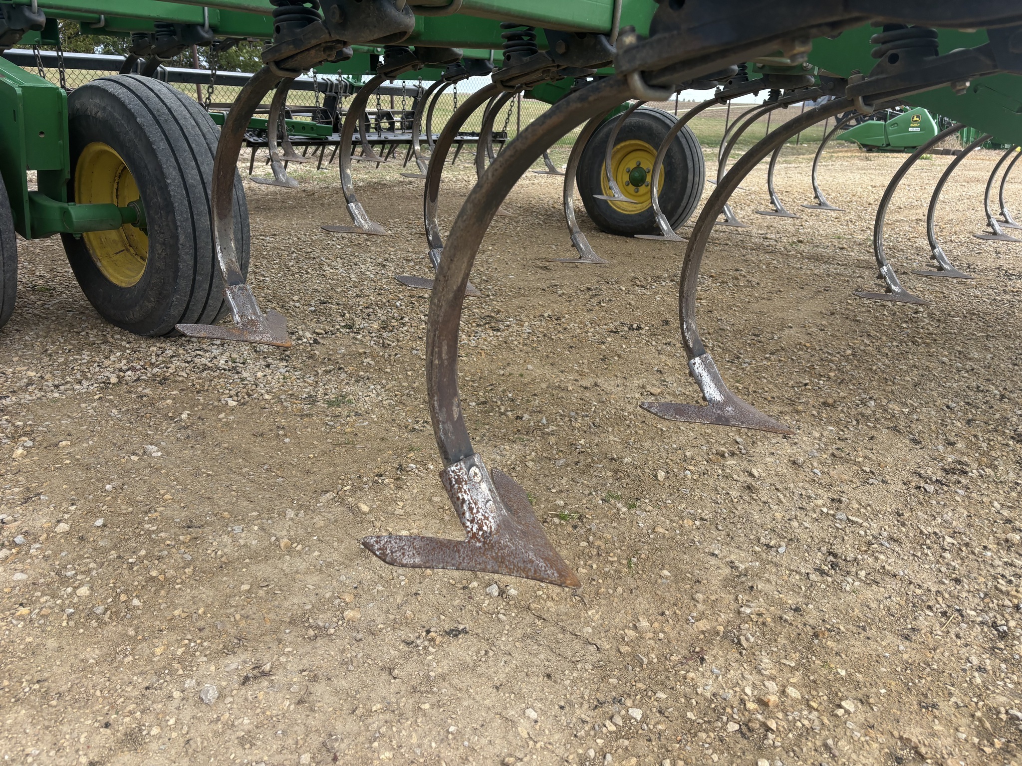 2014 John Deere 2210 Field Cultivator