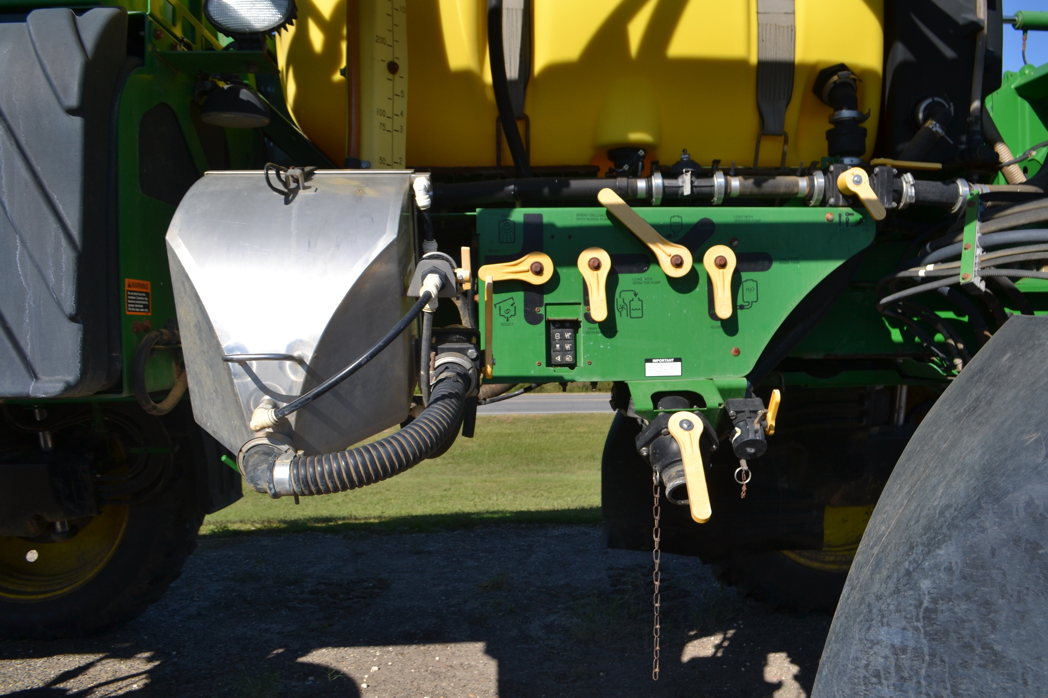 2017 John Deere R4030 Self-Propelled Sprayer
