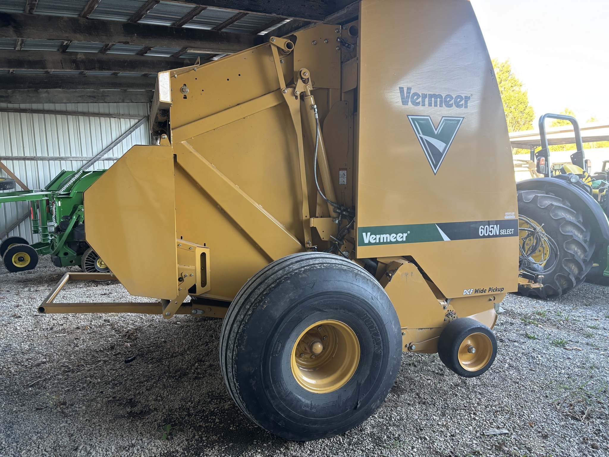 2016 Vermeer 605N Select Round Baler