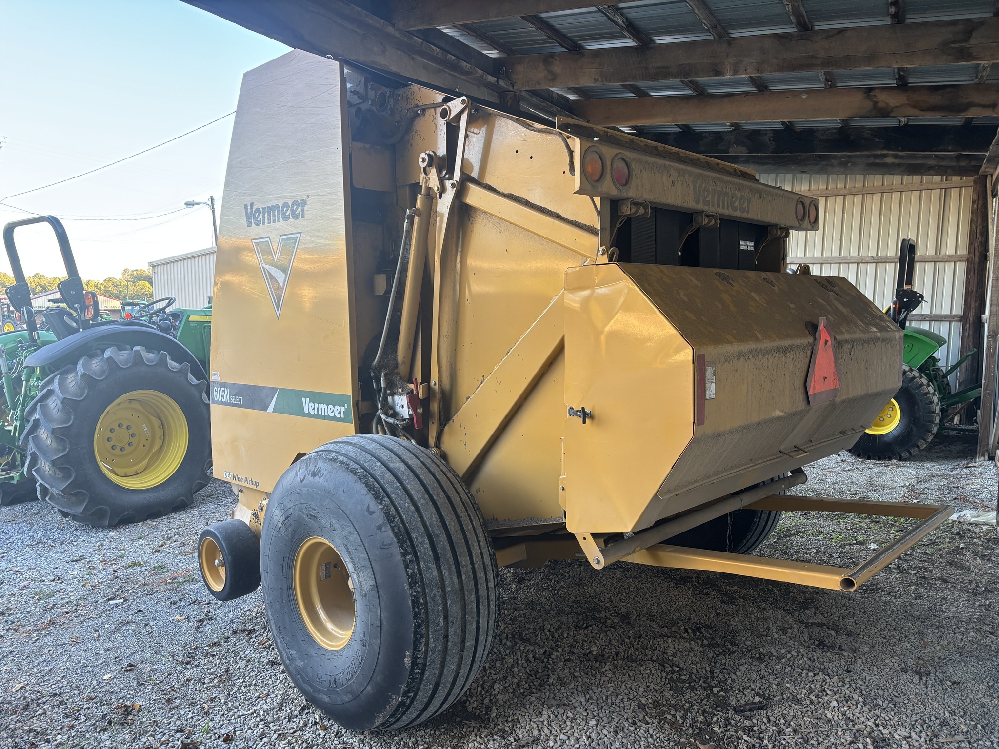 2016 Vermeer 605N Select Round Baler