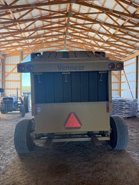 2015 Vermeer 605N Round Baler