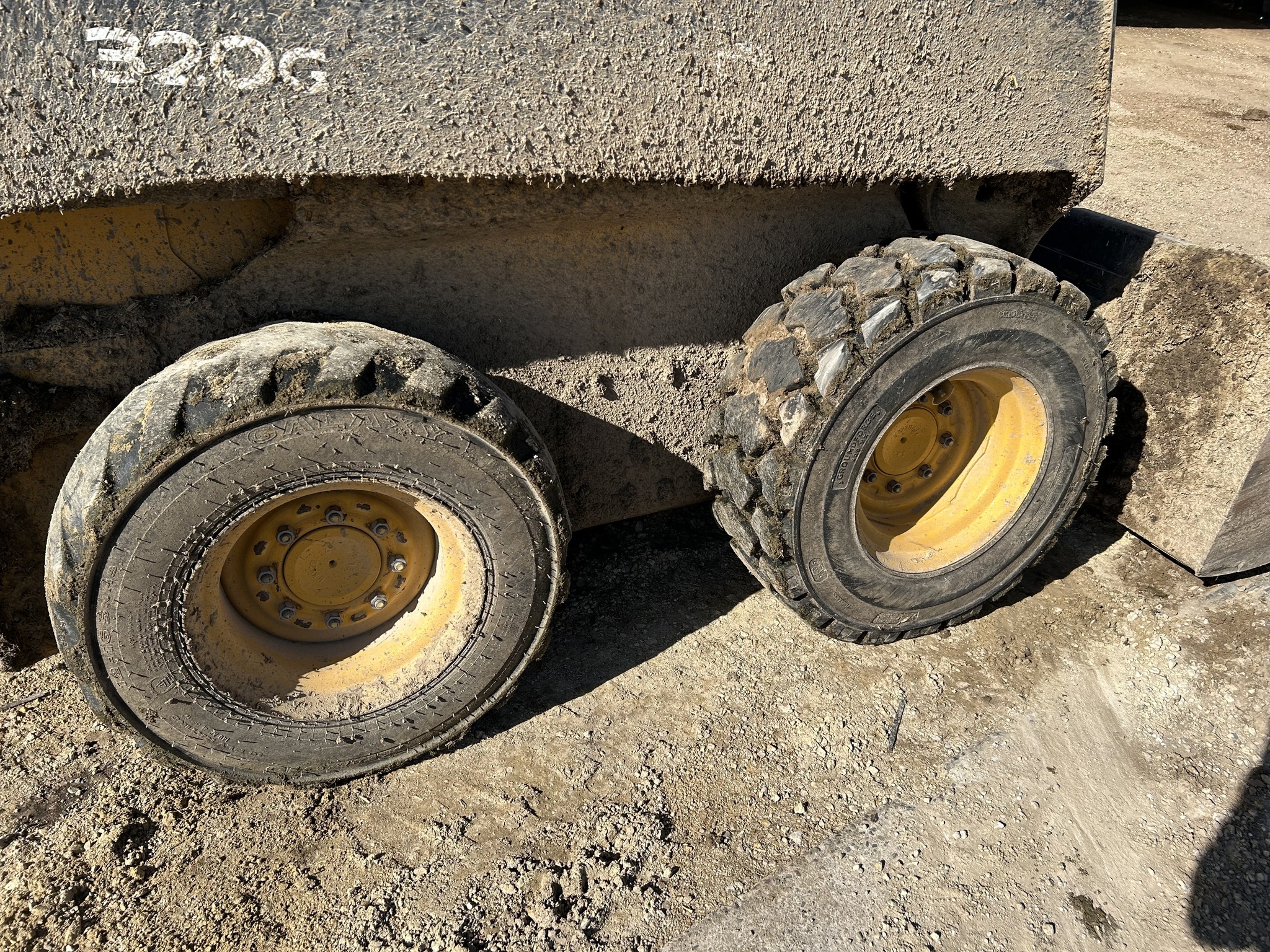 2022 Deere 320G Skid Steer