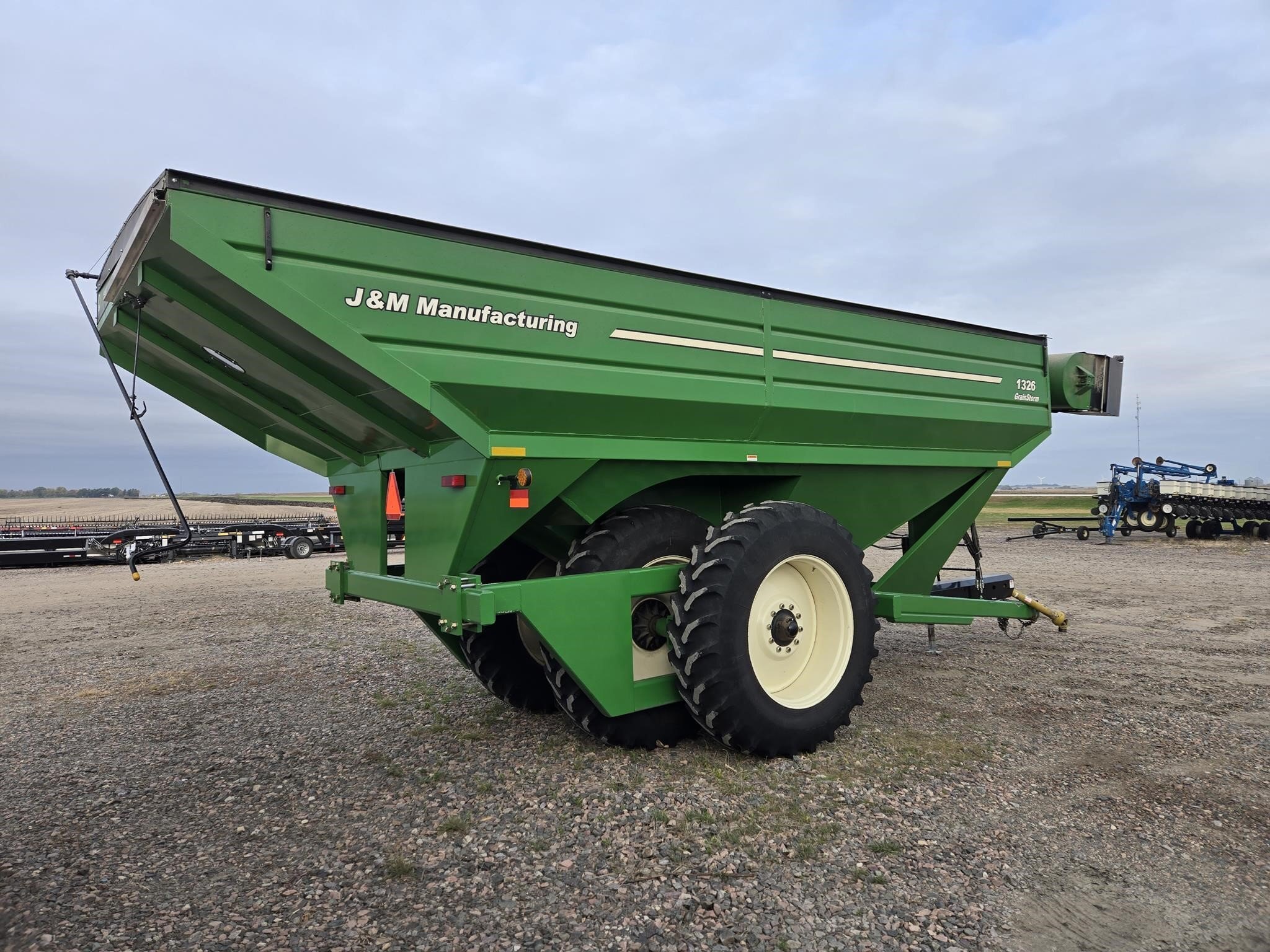 2011 J&M 1326-22D Grain Cart