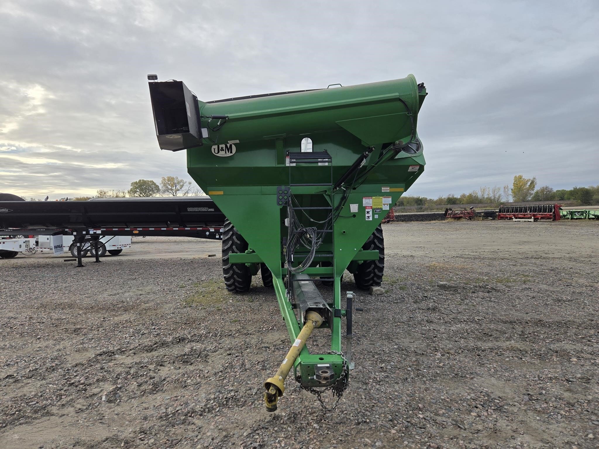 2011 J&M 1326-22D Grain Cart