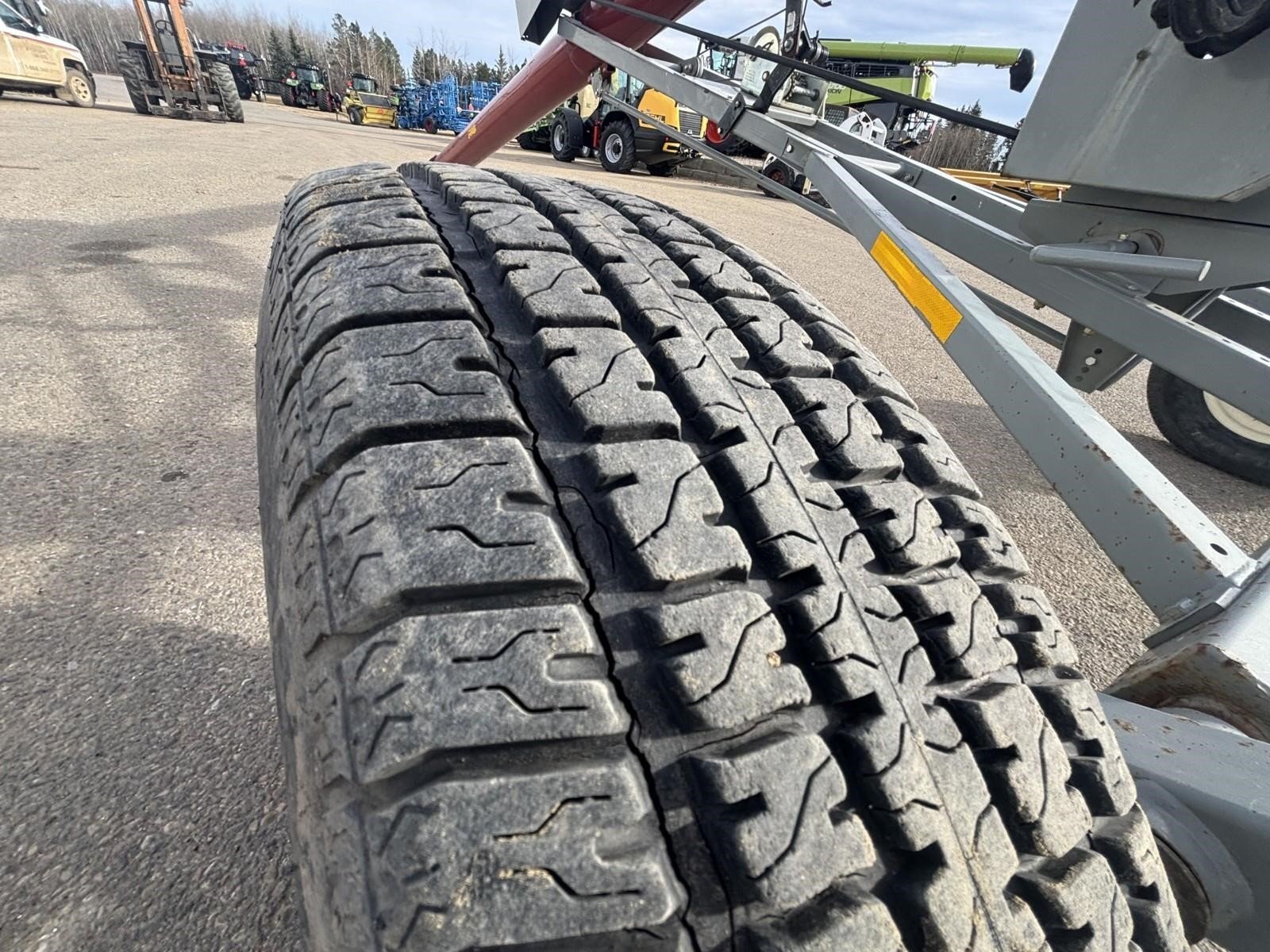 2013 Sakundiak 10x39 Augers and Conveyor