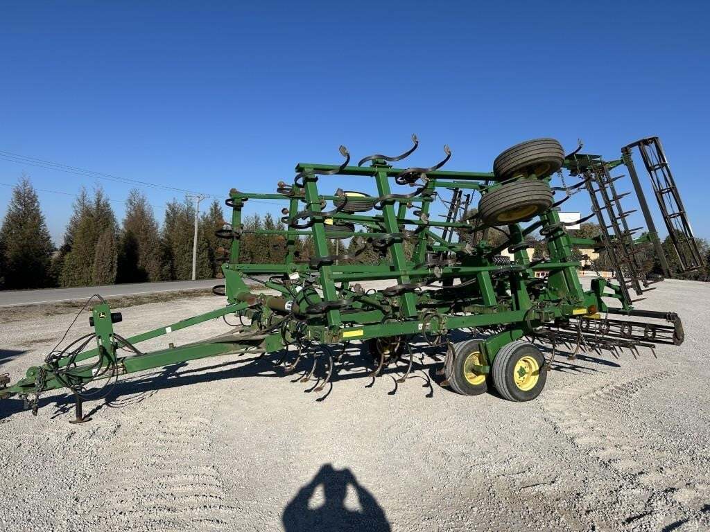  John Deere 2210 Field Cultivator