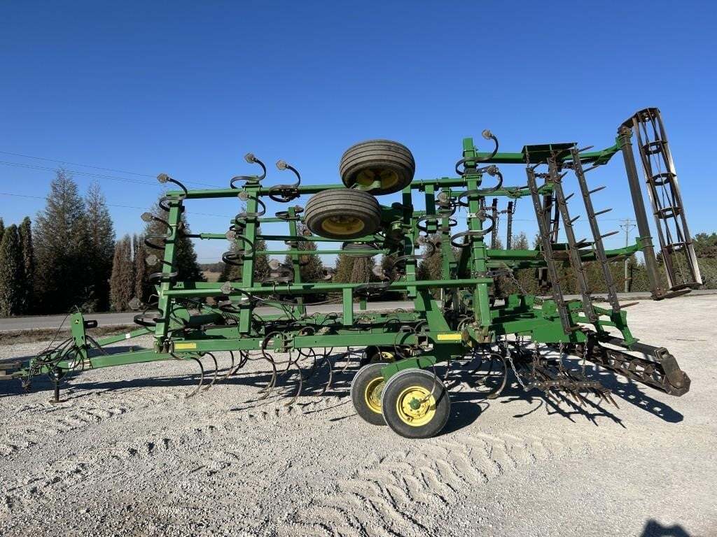  John Deere 2210 Field Cultivator