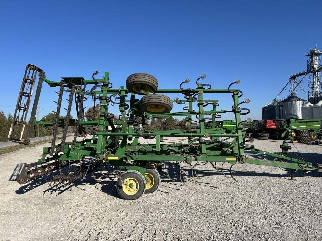  John Deere 2210 Field Cultivator