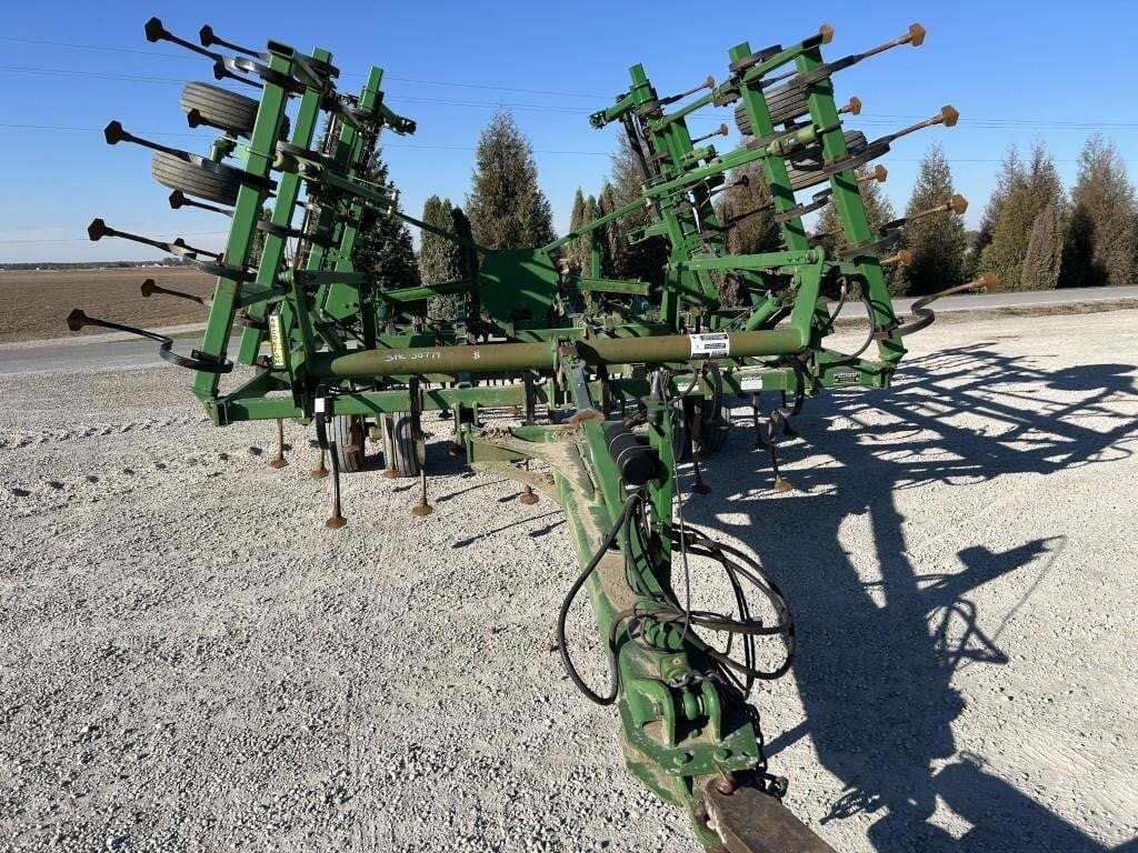  John Deere 2210 Field Cultivator