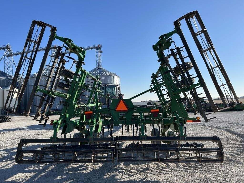  John Deere 2210 Field Cultivator