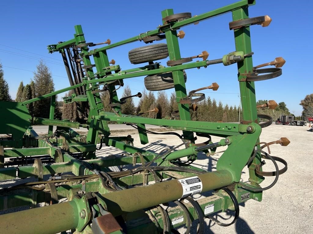  John Deere 2210 Field Cultivator