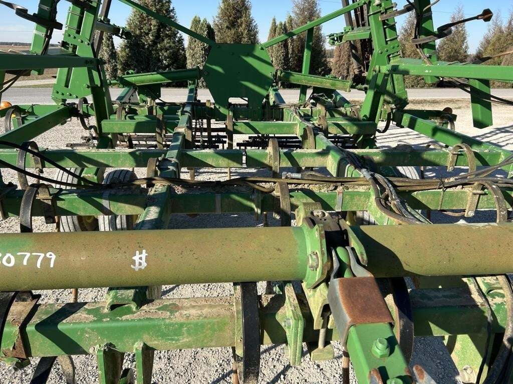  John Deere 2210 Field Cultivator