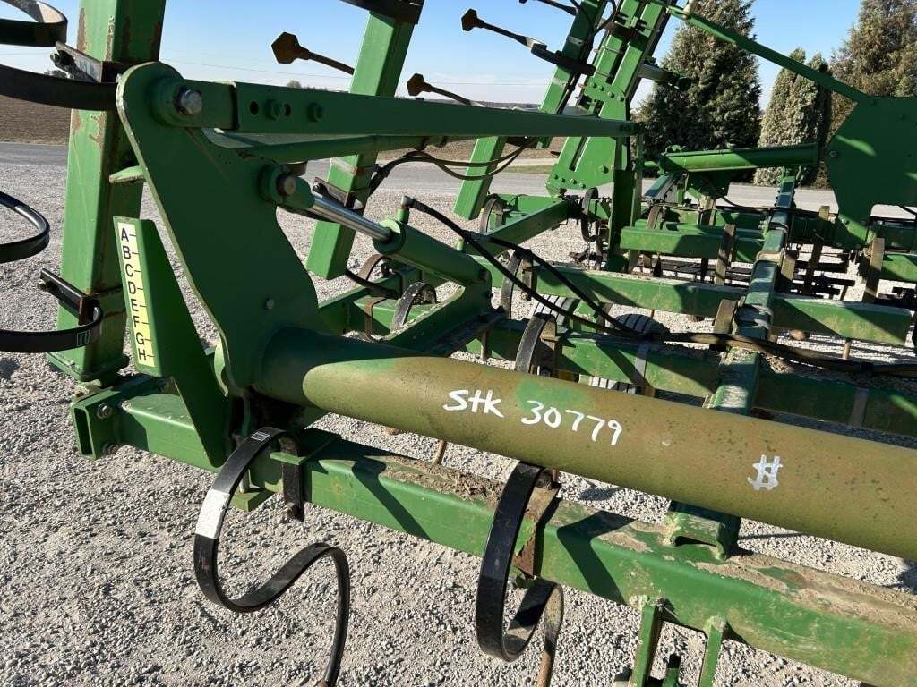  John Deere 2210 Field Cultivator