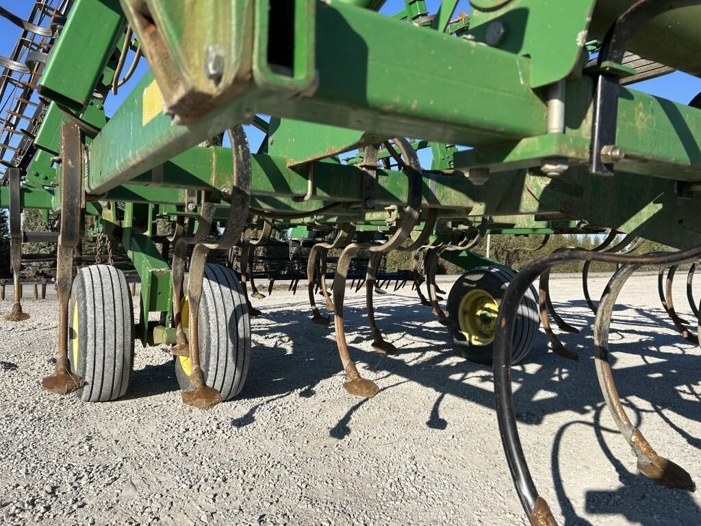  John Deere 2210 Field Cultivator