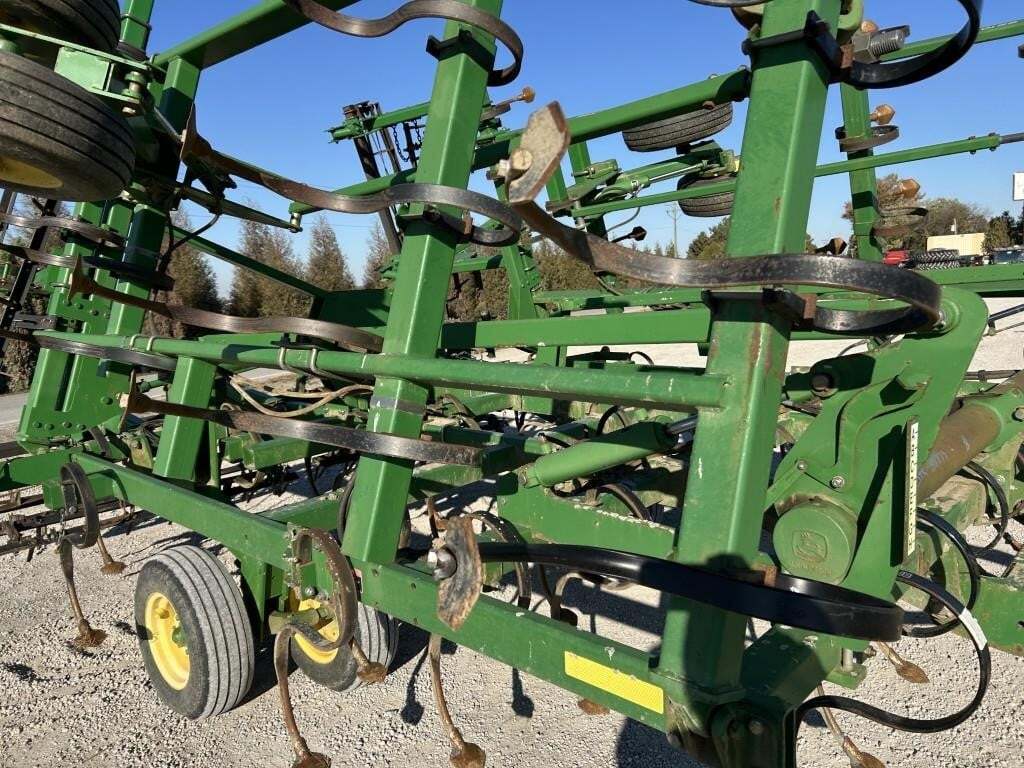  John Deere 2210 Field Cultivator