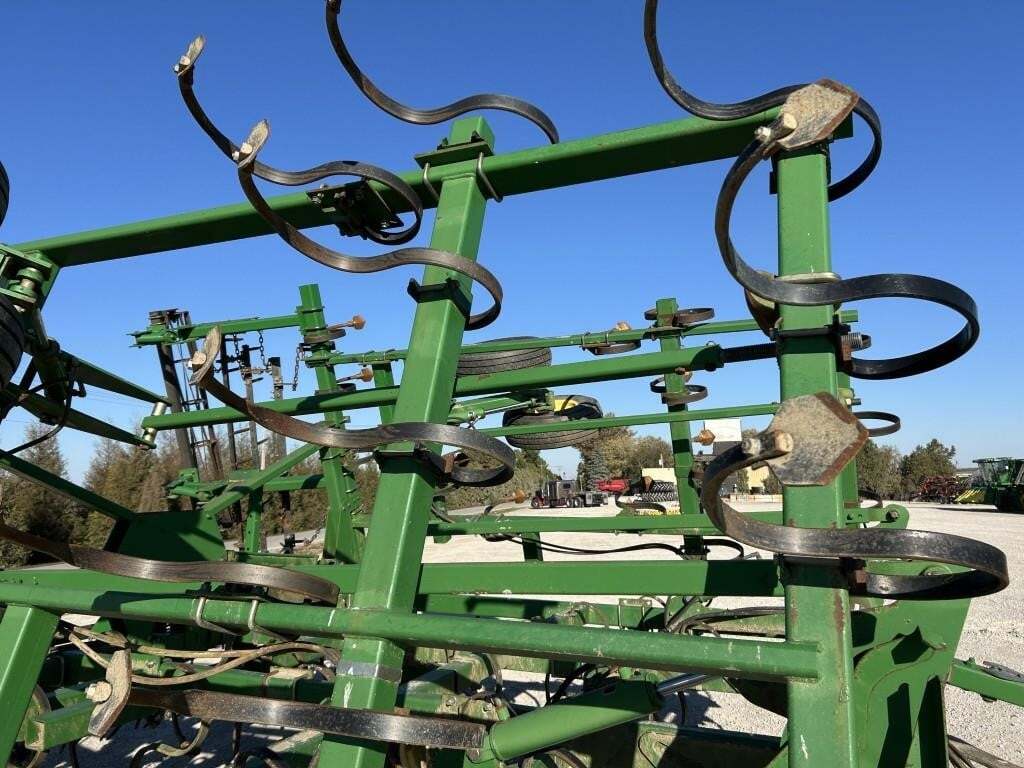  John Deere 2210 Field Cultivator