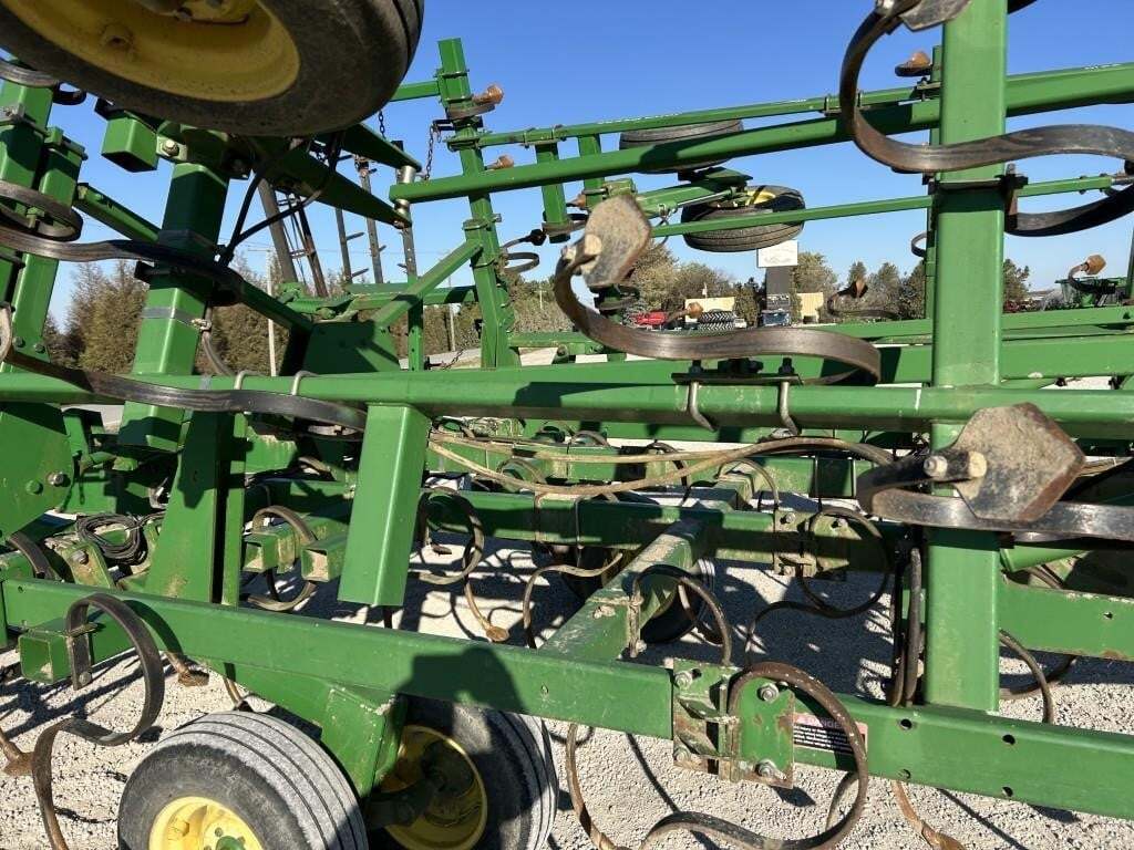  John Deere 2210 Field Cultivator