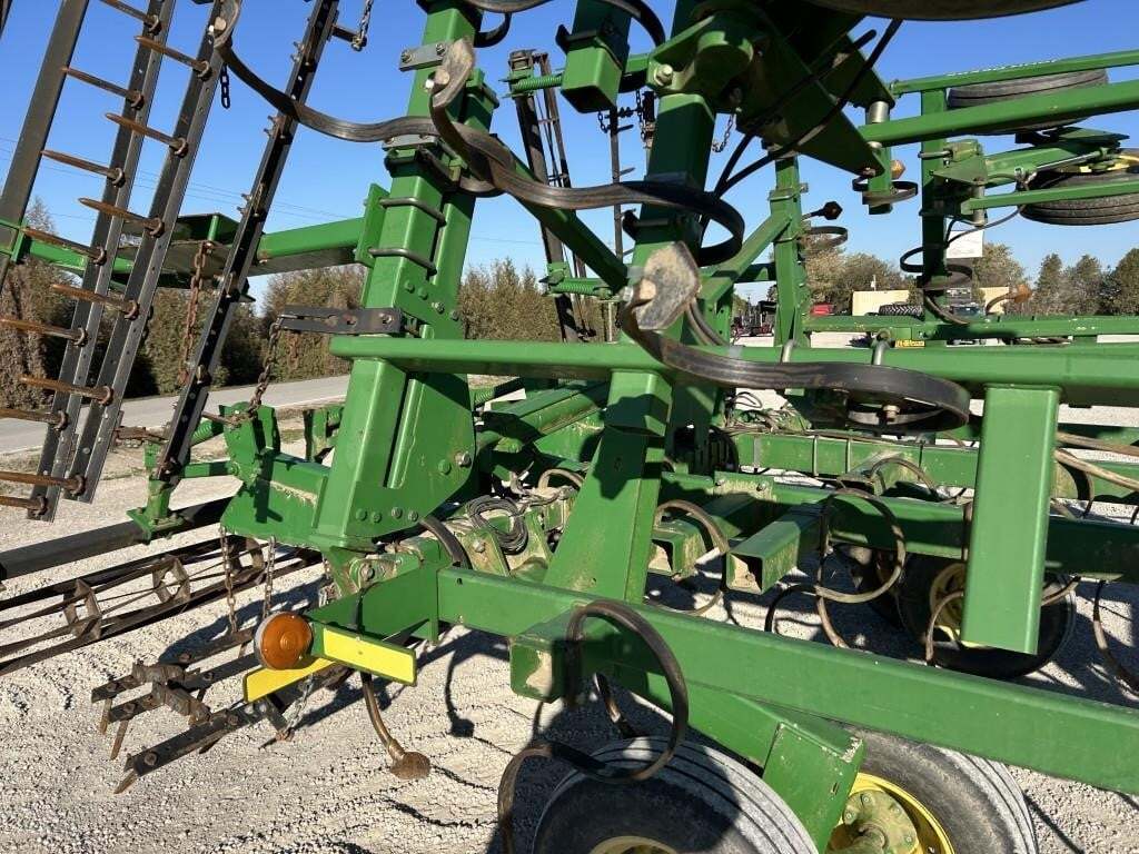  John Deere 2210 Field Cultivator