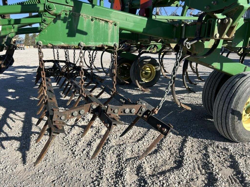  John Deere 2210 Field Cultivator