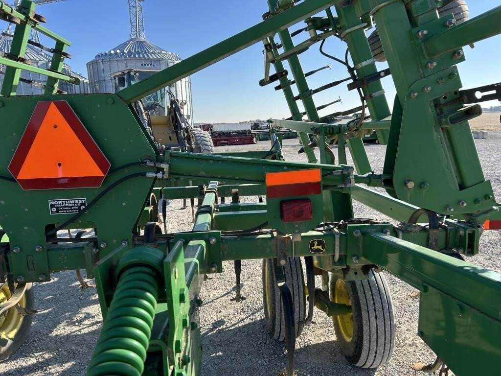  John Deere 2210 Field Cultivator