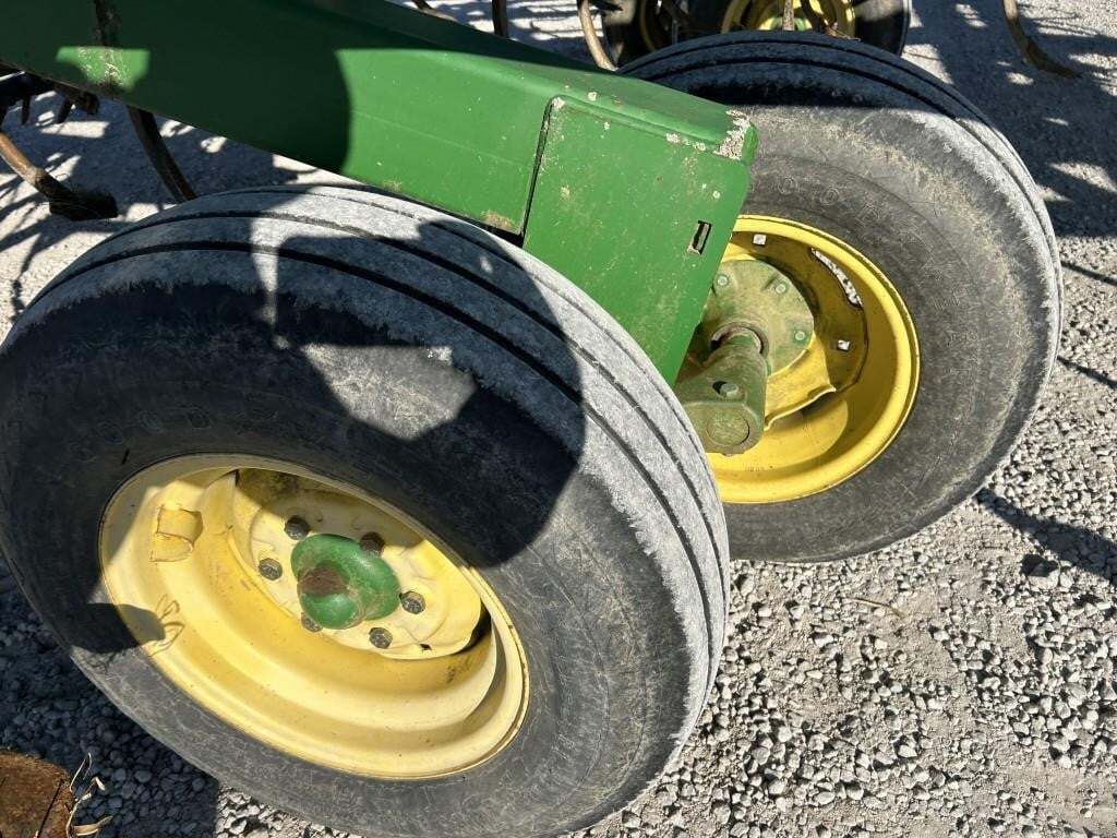  John Deere 2210 Field Cultivator