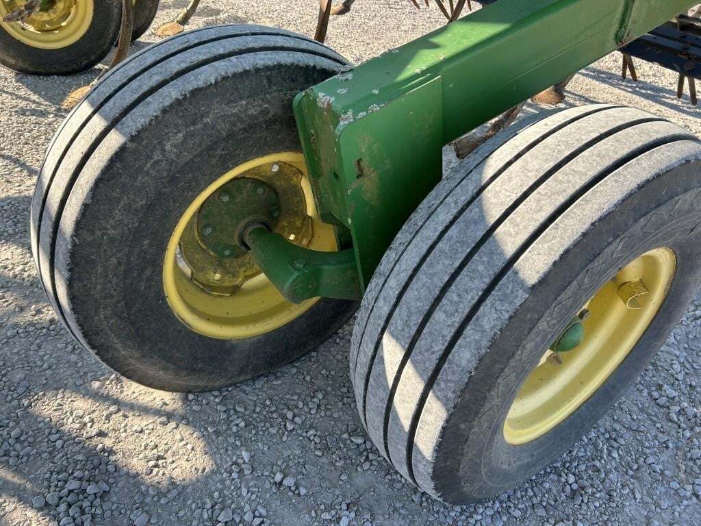  John Deere 2210 Field Cultivator