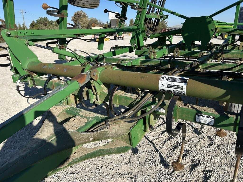  John Deere 2210 Field Cultivator