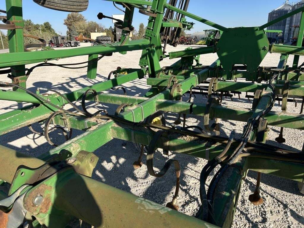  John Deere 2210 Field Cultivator