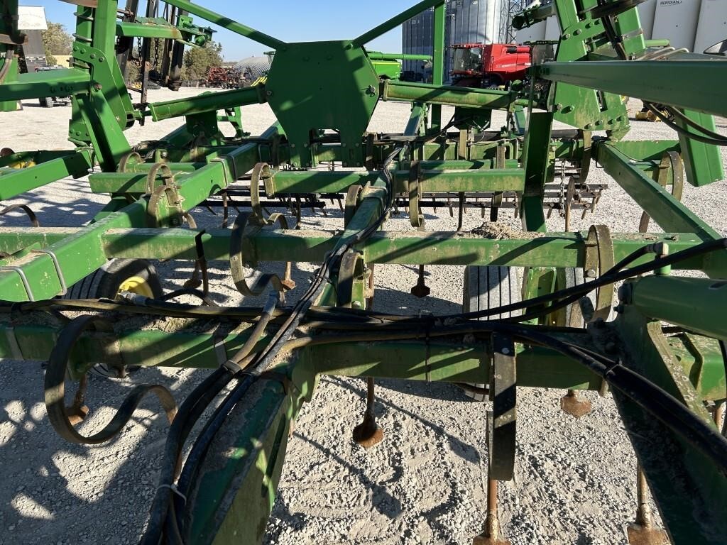  John Deere 2210 Field Cultivator