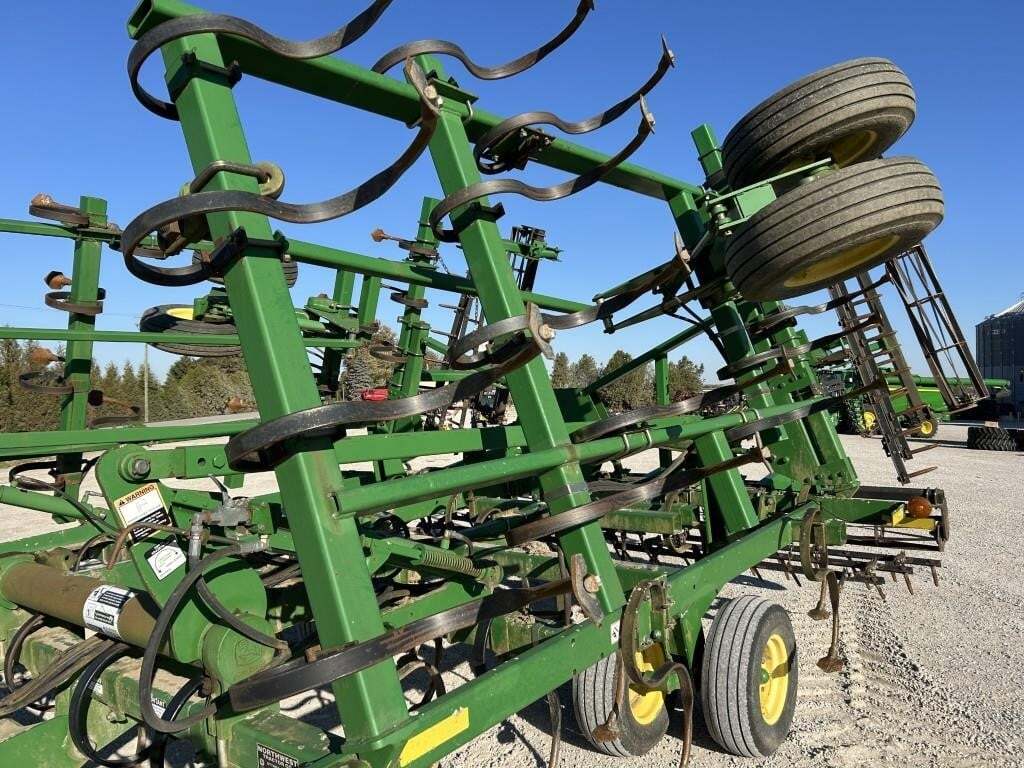  John Deere 2210 Field Cultivator