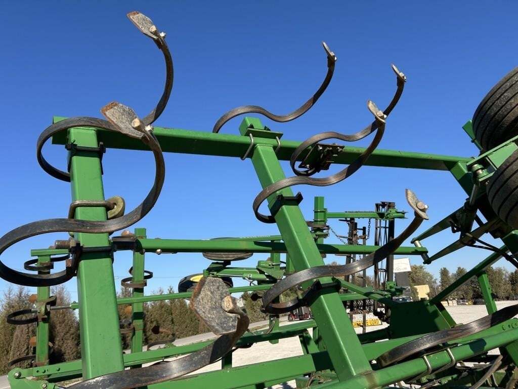  John Deere 2210 Field Cultivator