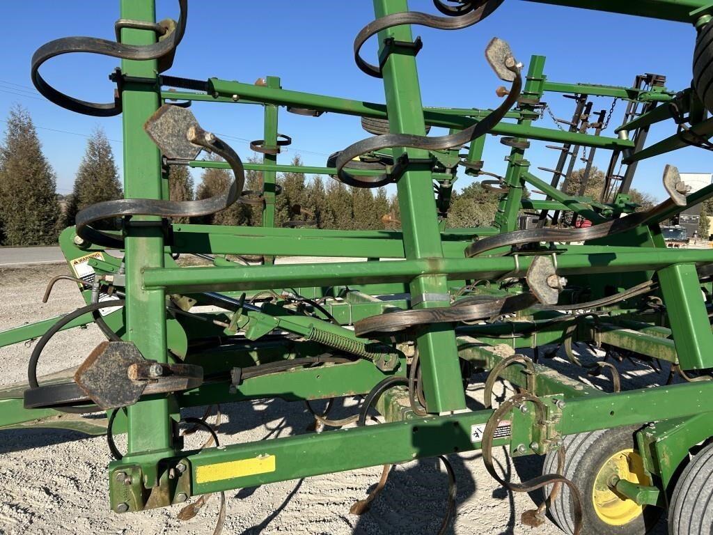  John Deere 2210 Field Cultivator