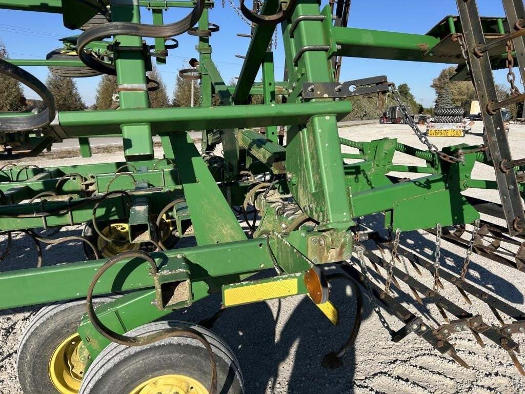  John Deere 2210 Field Cultivator