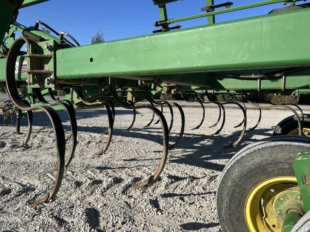  John Deere 2210 Field Cultivator