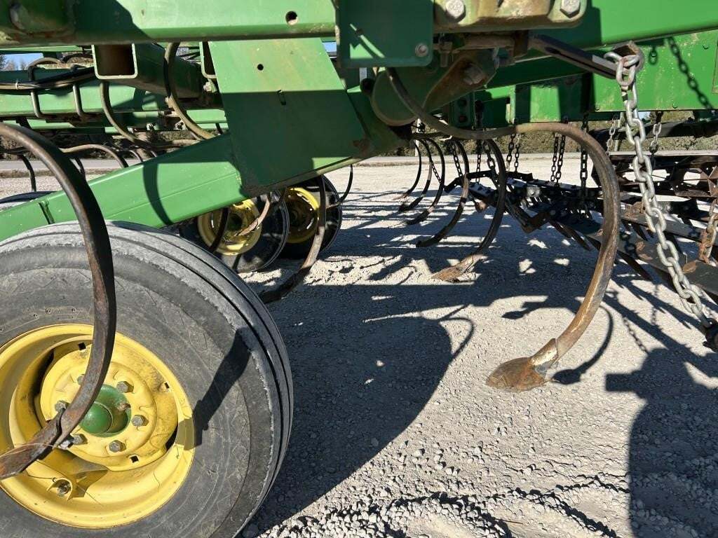  John Deere 2210 Field Cultivator