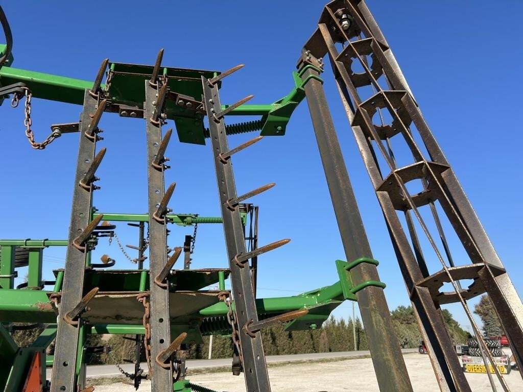  John Deere 2210 Field Cultivator