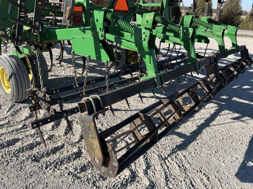  John Deere 2210 Field Cultivator