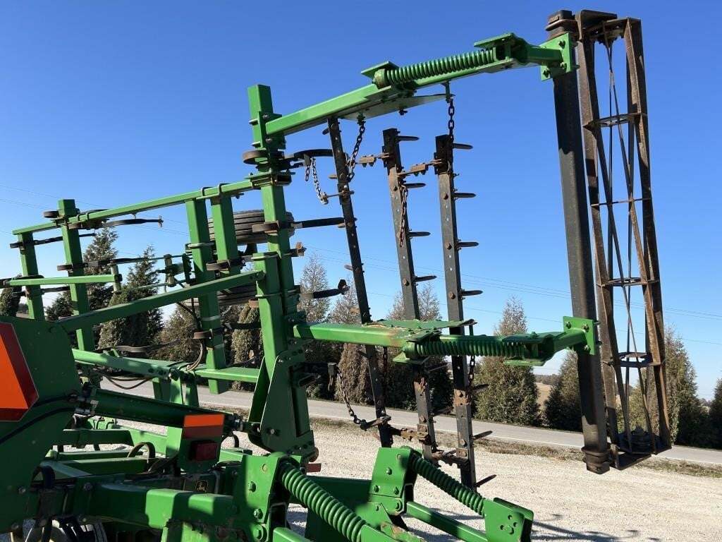  John Deere 2210 Field Cultivator