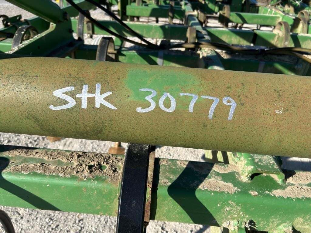  John Deere 2210 Field Cultivator