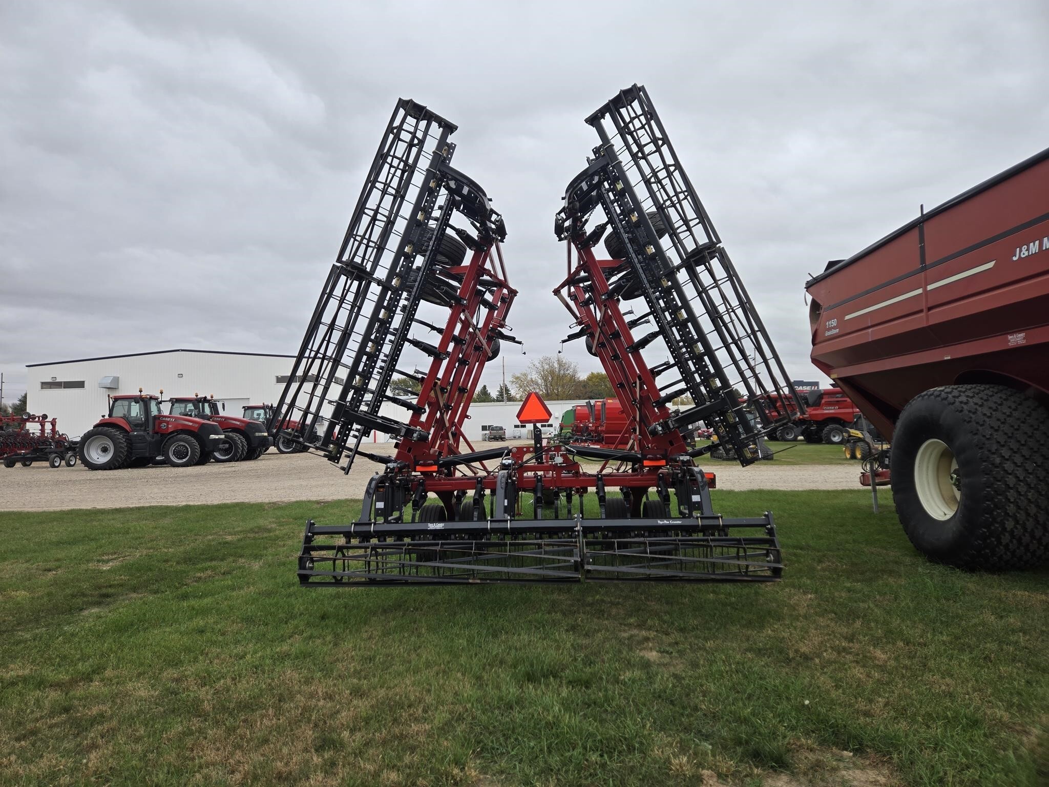 2024 Case IH Tiger-Mate 255 Field Cultivator