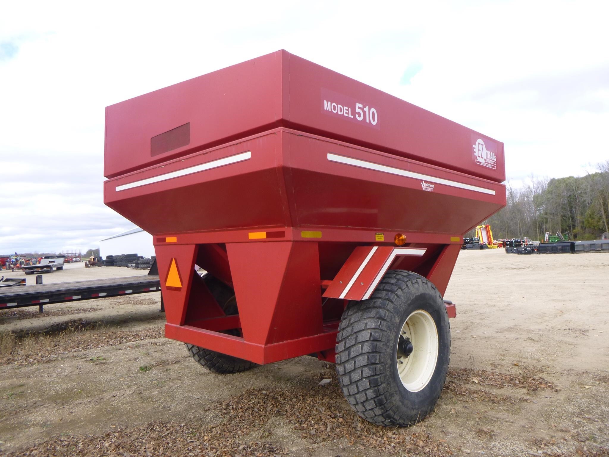  E-Z Trail 510 Grain Cart
